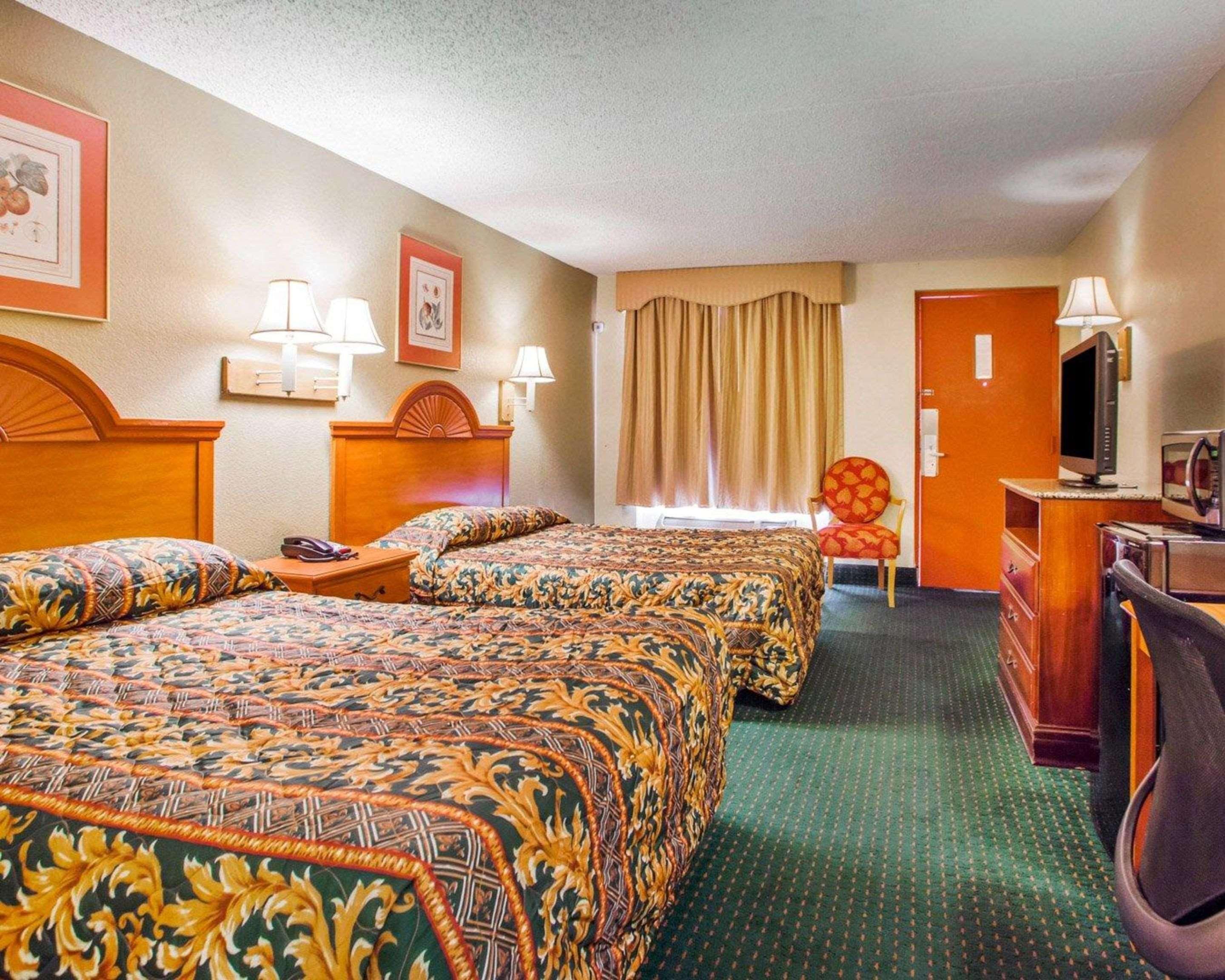 Hotel Rodeway Hwy 73 2*