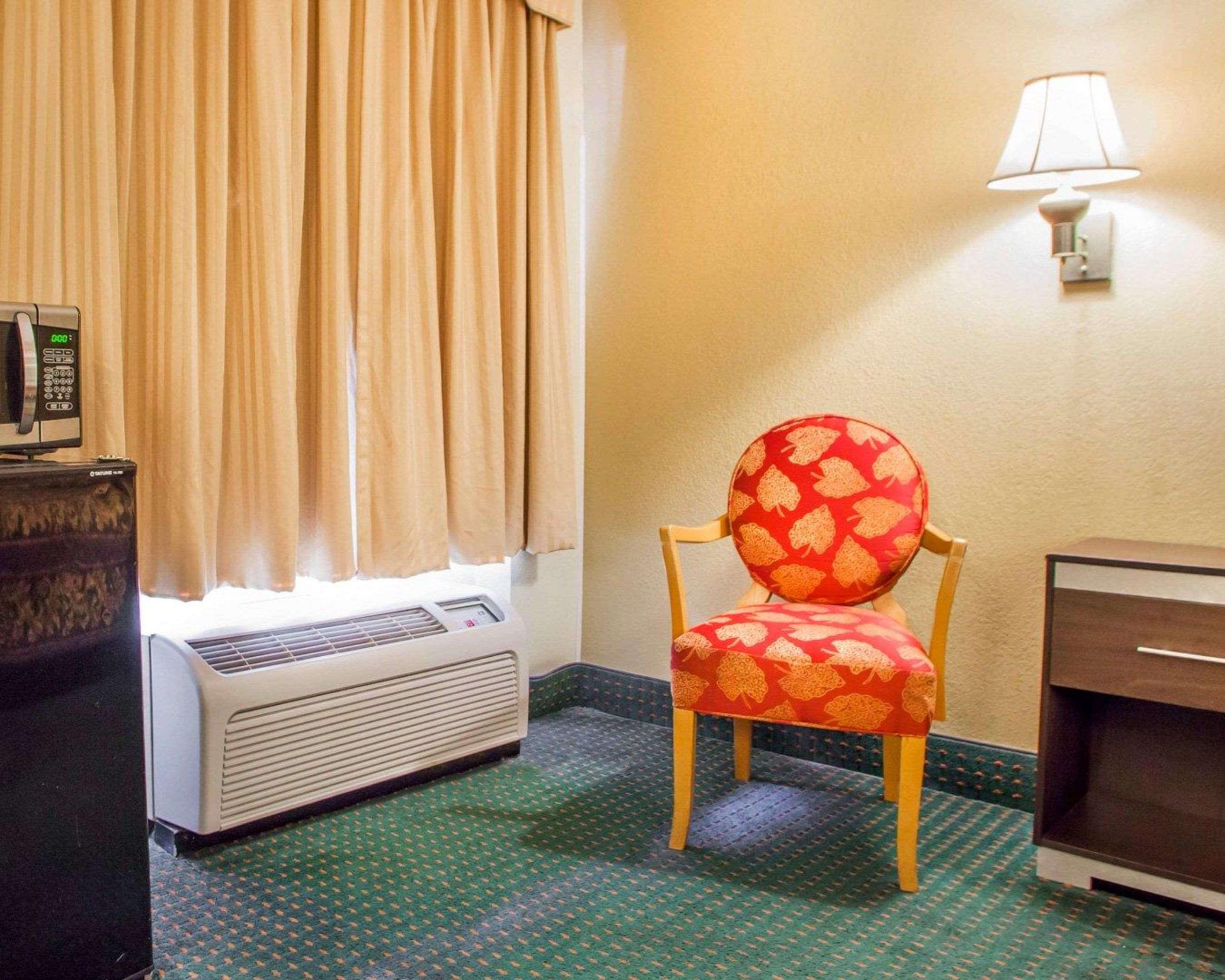 Hotel Rodeway Hwy 73 2*