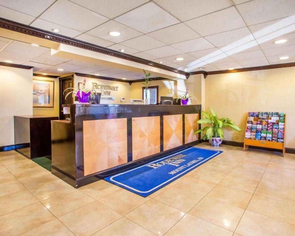 Hotel Rodeway Hwy 73