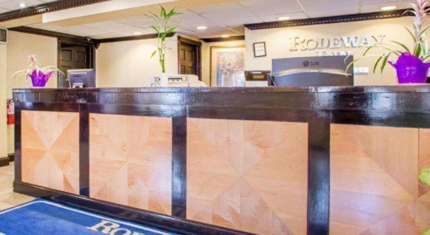 Rodeway Hwy 73 Hotel
