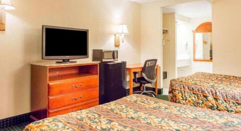 Hotel Rodeway Hwy 73