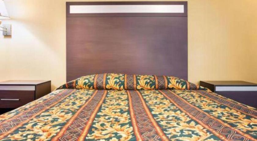 Rodeway Hwy 73 Hotel 2*