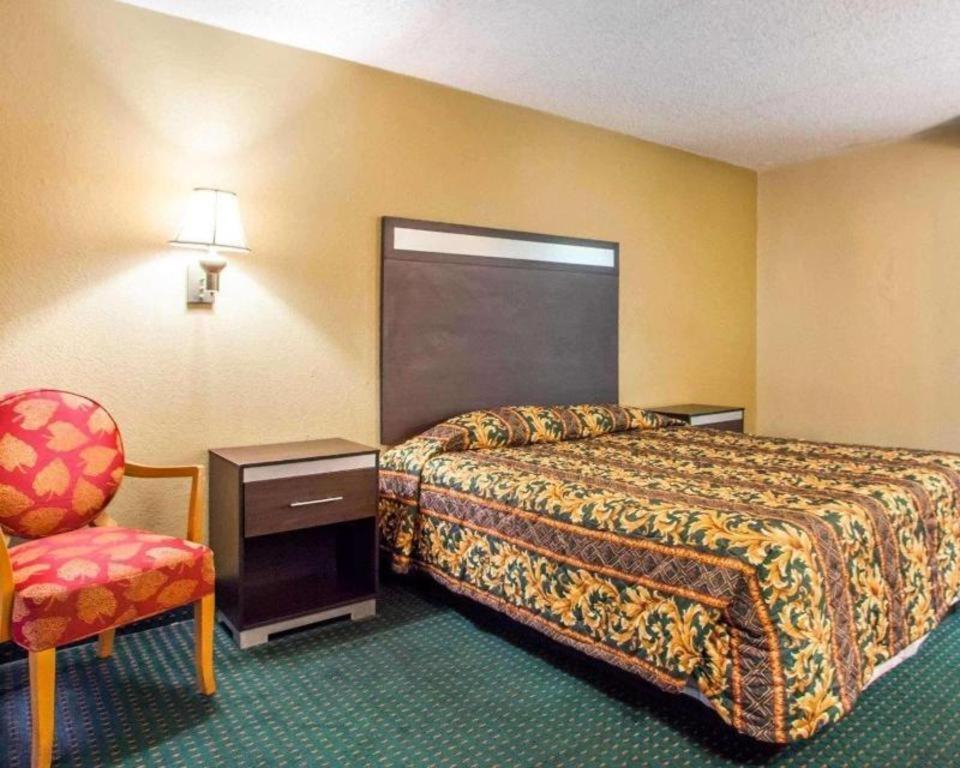 Hotel Rodeway Hwy 73
