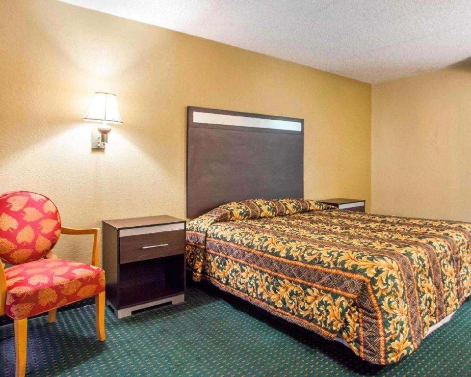 Hotel Rodeway Hwy 73