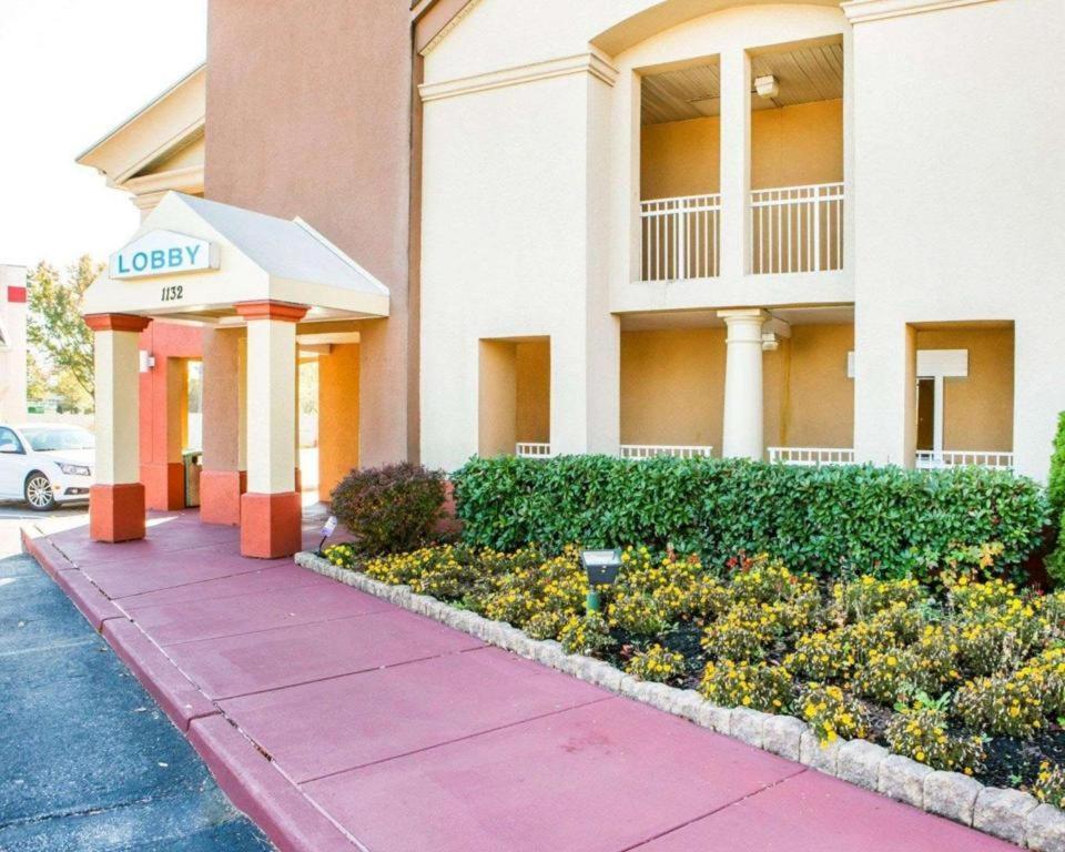 Rodeway Hwy 73 Hotel