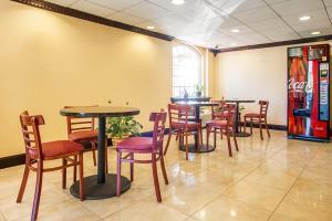 Hotel Rodeway Hwy 73 2*